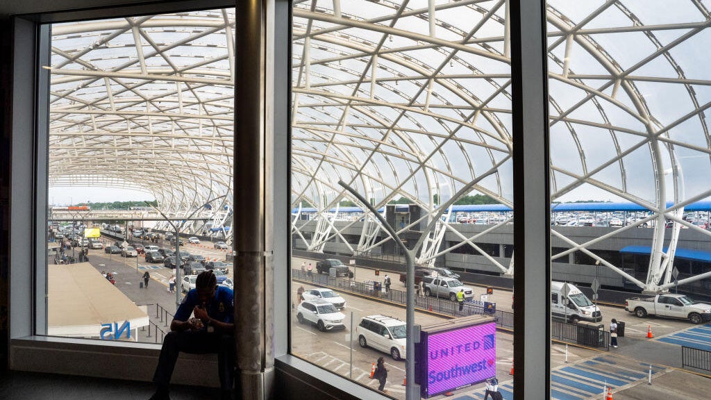 Hartsfield-Jackson Atlanta International Airport plane train technicians ratify first-ever union contract