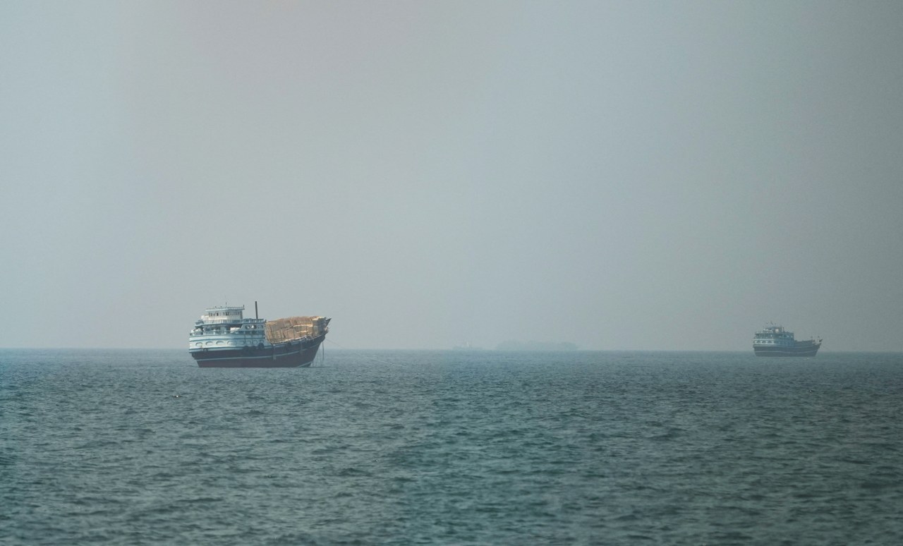 Controlling Hormuz would take more US troops—and even more risk