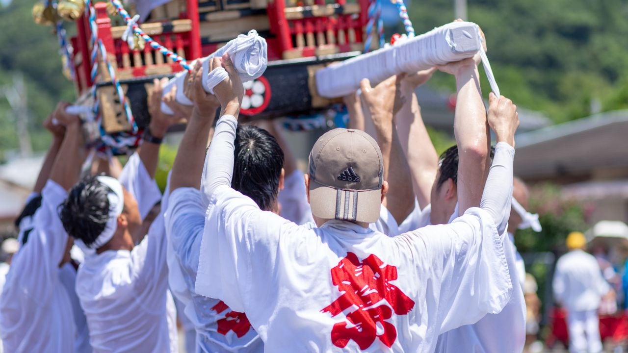 「もう、疲れました…」夢の地方移住を叶えた60歳定年夫婦だったが、「夏祭り強制参加」に限界。やんわり断った先に待つ「まさかの結末」