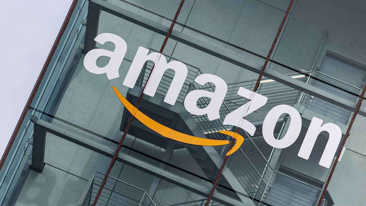 Amazon's $10 door reinforcement lock secures your home and withstands up to 800 pounds of force