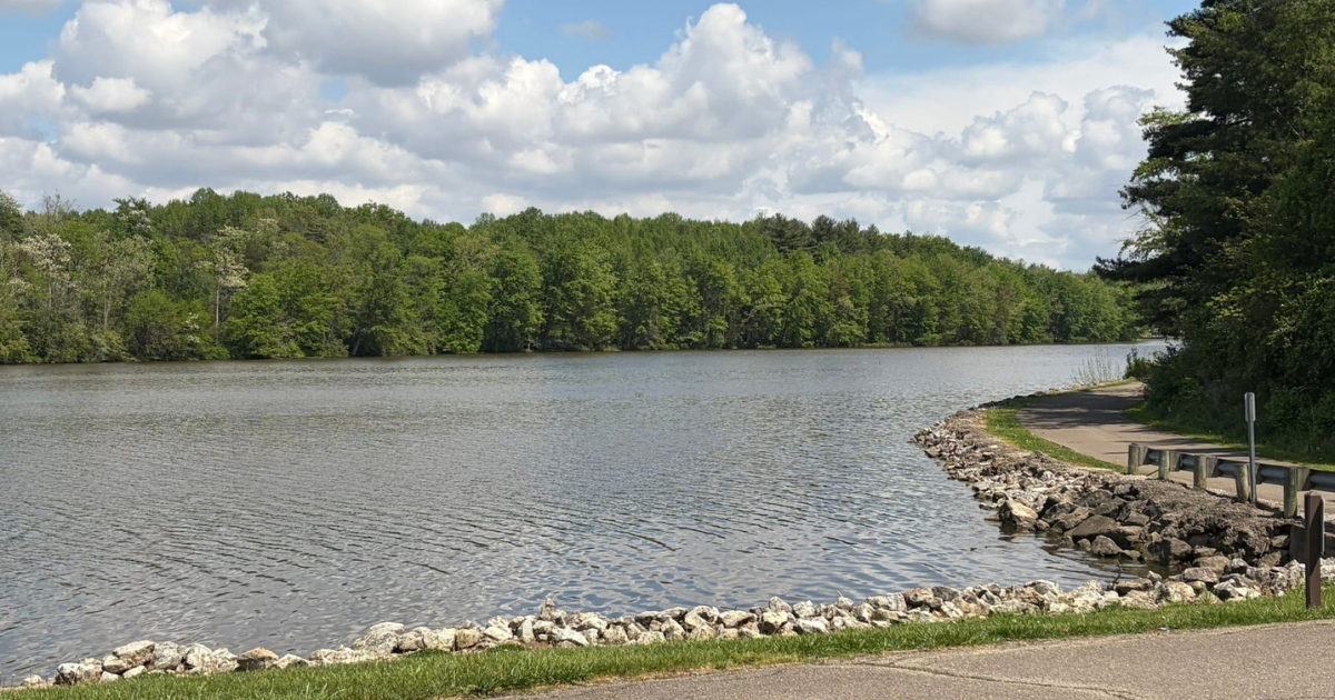 This Hidden Lake Might Be the Prettiest Spot in Ohio