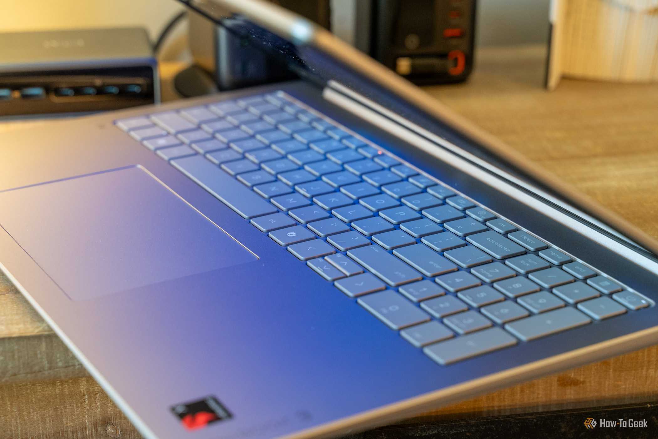 HP OmniBook 3 full-size keyboard trackpad and numeric keypad.