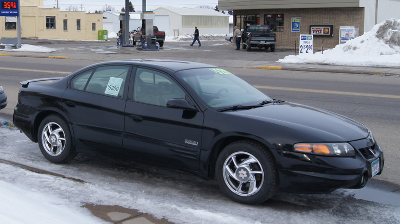 What engine did the Pontiac Bonneville SSEi use and how powerful was it?
