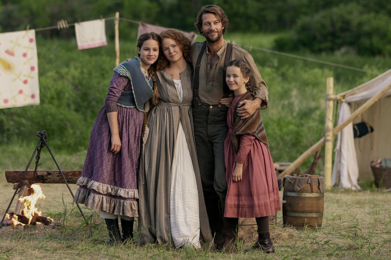 Skywalker Hughes as Mary Ingalls, Crosby Fitzgerald as Caroline Ingalls, Luke Bracey as Charles Ingalls, Alice Halsey as Laura Ingalls in episode 102 of Little House on the Prairie.