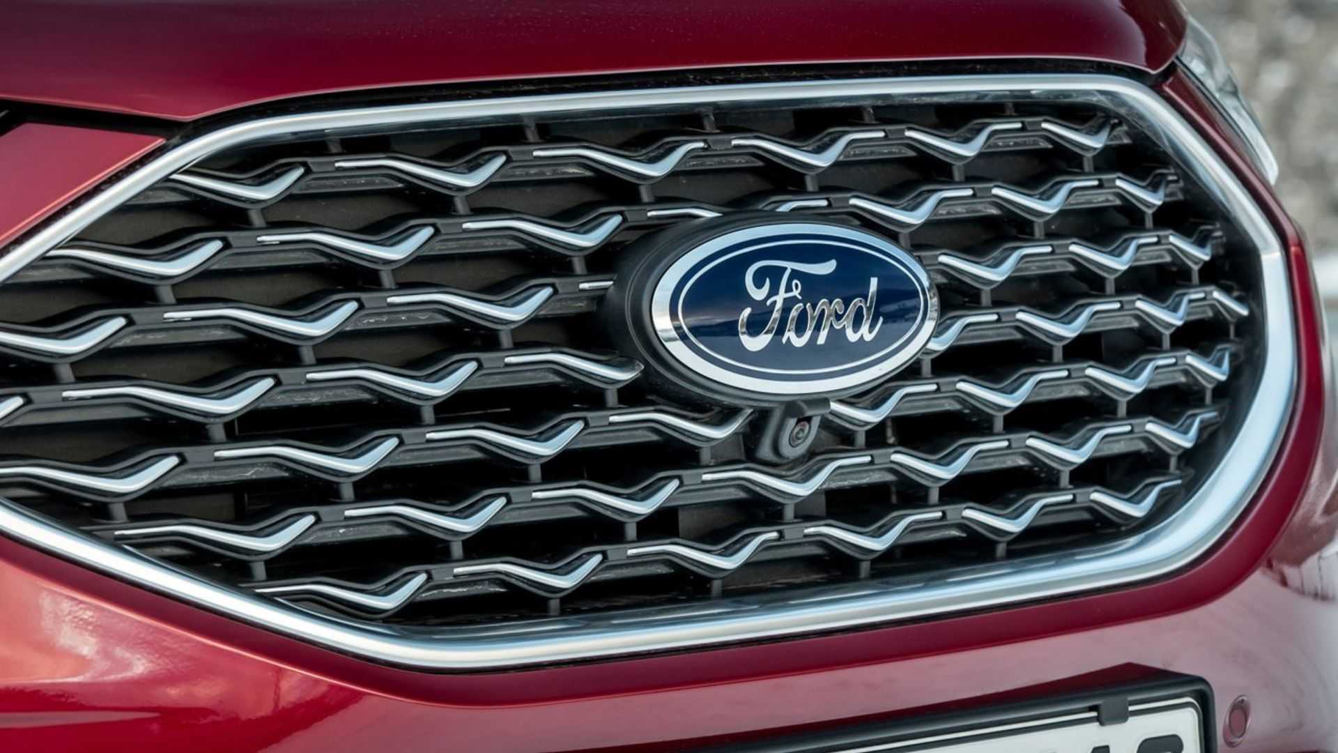 Close-up shot of the front grille on a 2019 Ford Edge.