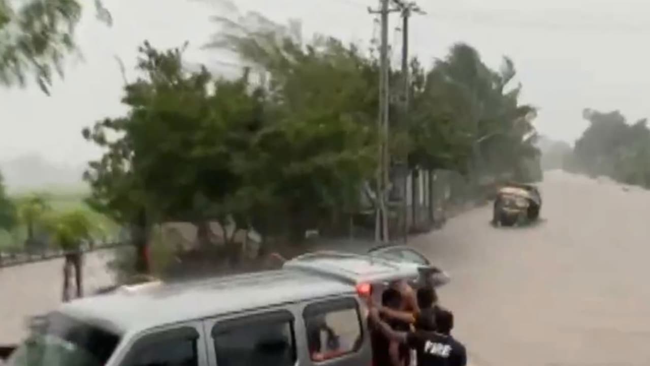 Gujarat rains: People rescued from floods in Junagadh, IMD warning