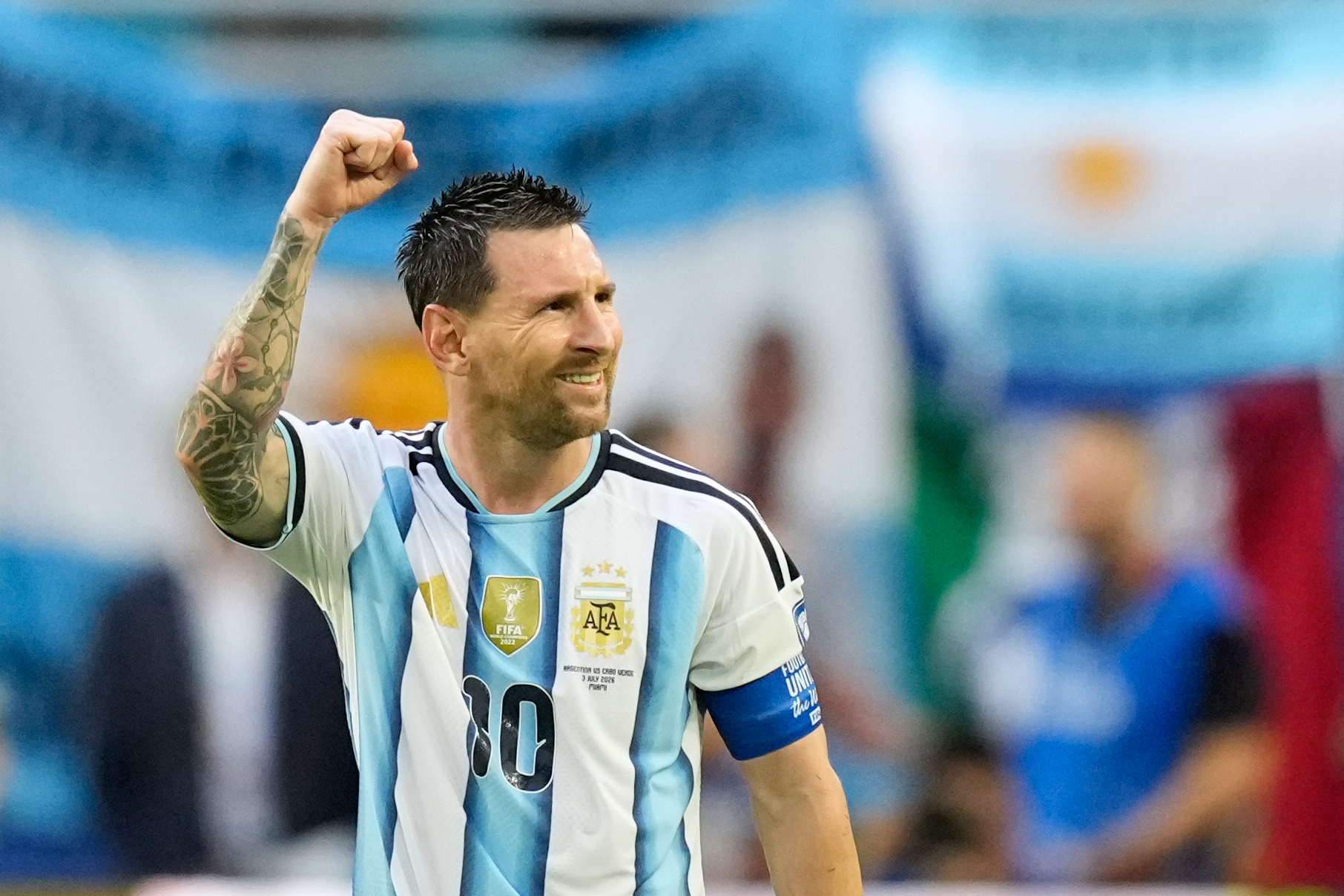 Lionel Messi celebra tras marcar un gol para Argentina en el partido contra Cabo Verde en los 16vos de final del Mundial, el viernes 3 de julio de 2026, en Miami Gardens, Florida. (AP Foto/Rebecca Blackwell)