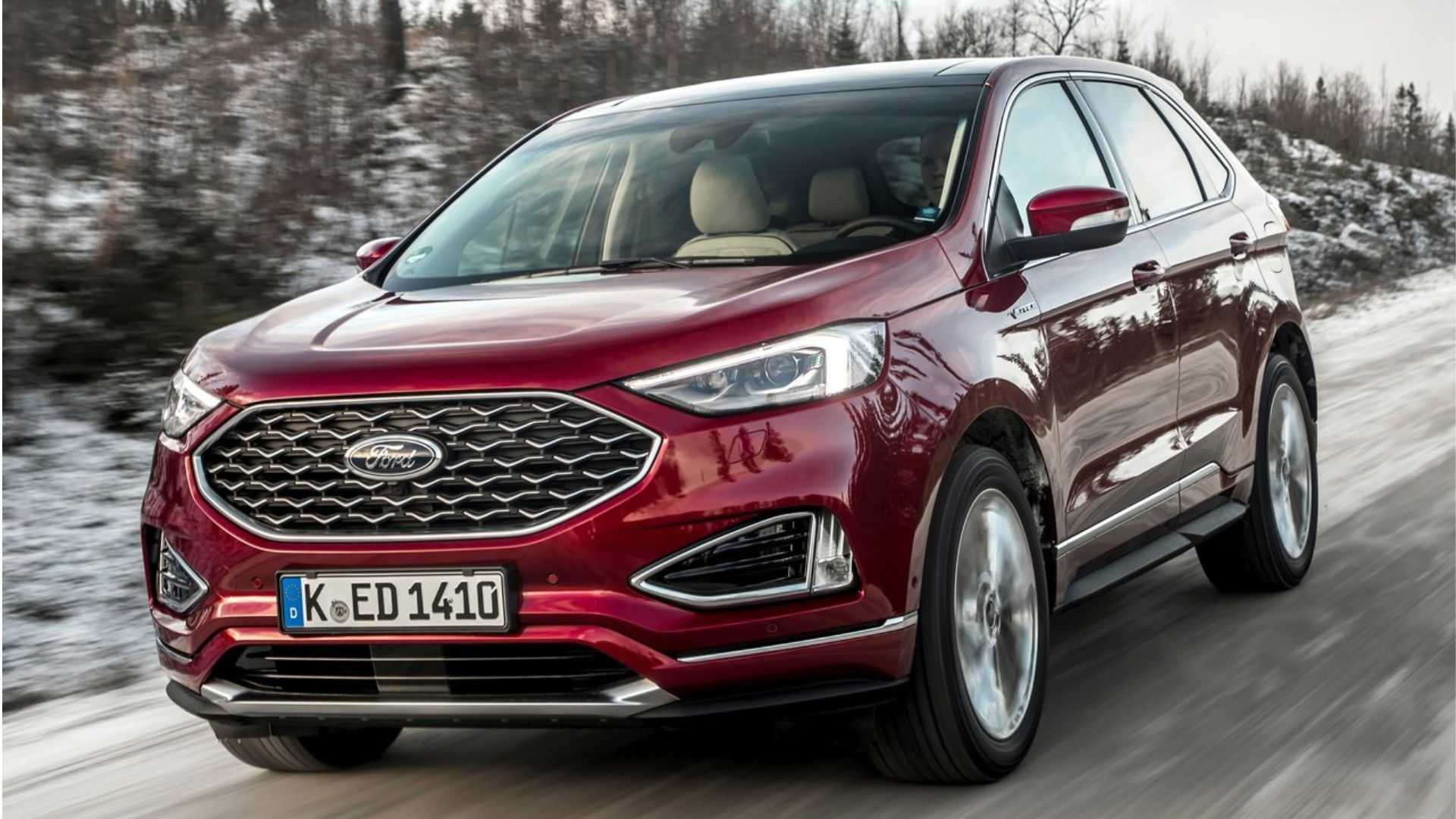 Dynamic front 3/4 shot of a 2019 Ford Edge.