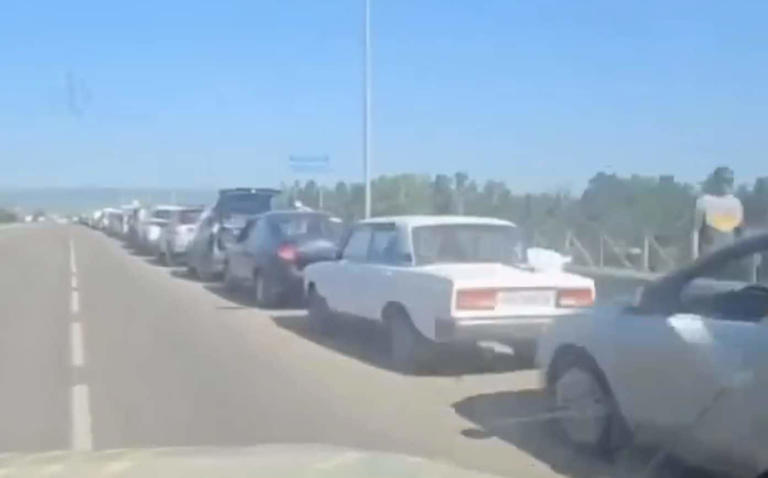 At least 900 cars were seen waiting up to 36 hours for fuel on a motorway in Siberia