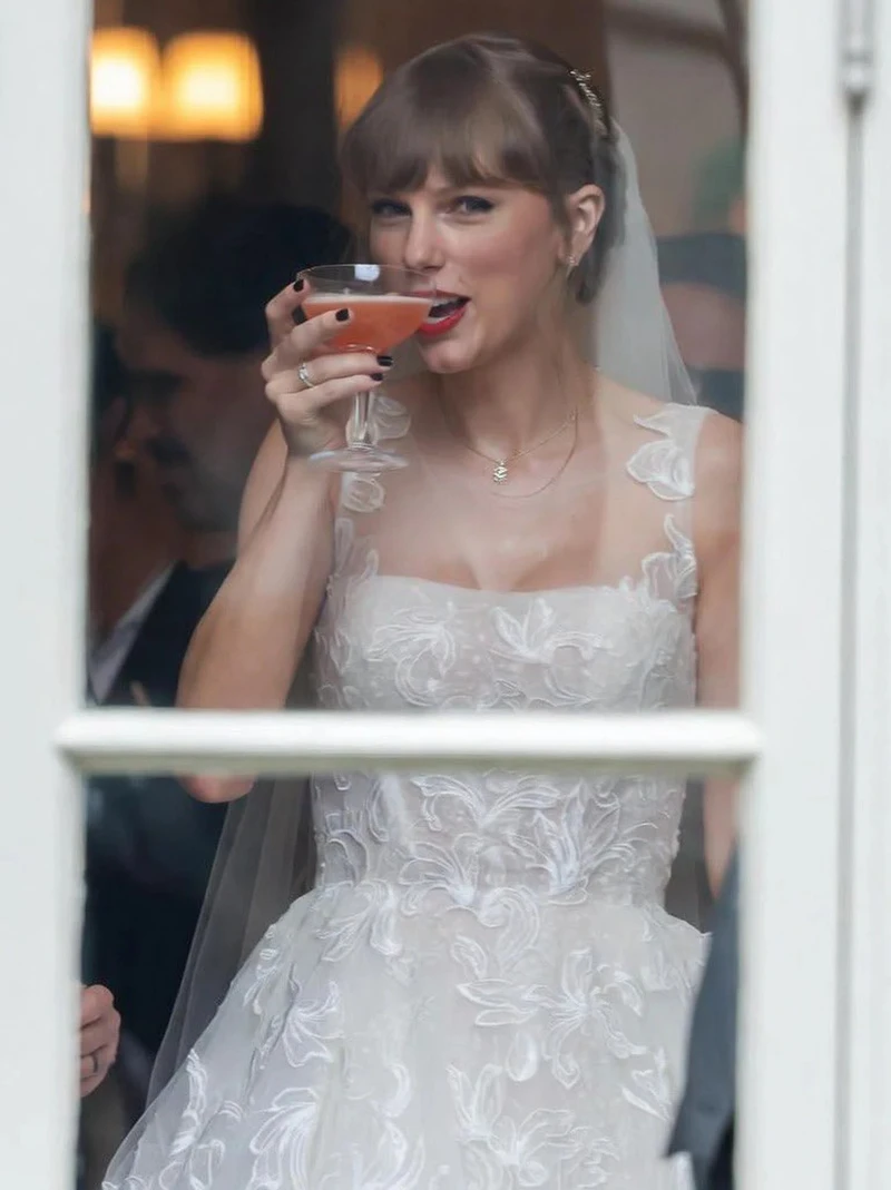 Dàn khách mời khủng đổ bộ lễ cưới Taylor Swift