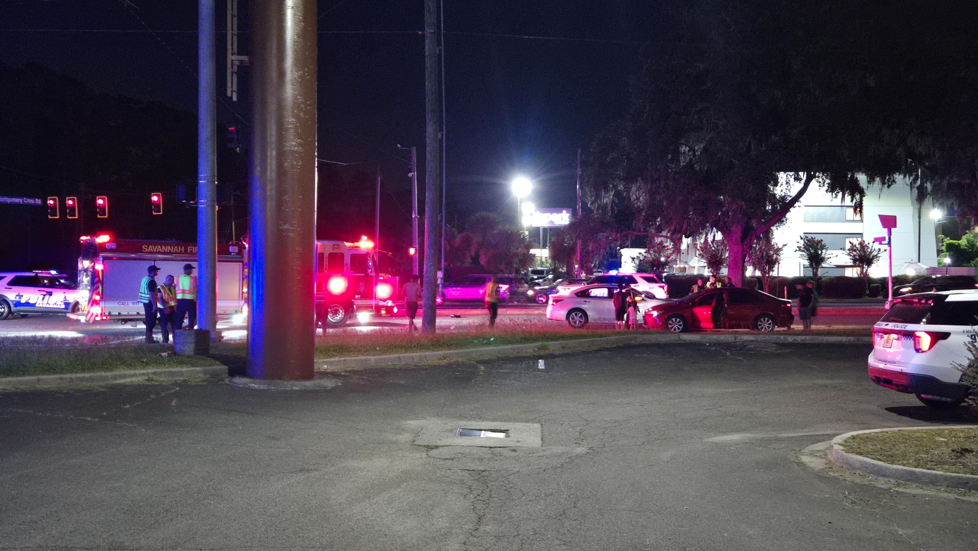 2 injured after 3-vehicle crash at Montgomery Cross Road and Abercorn ...
