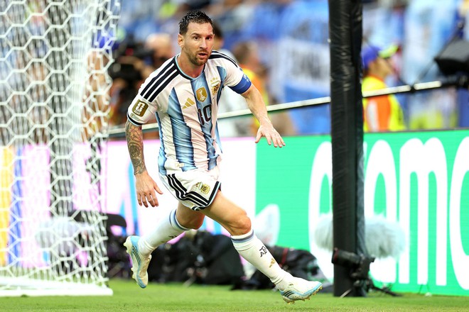 Nhà Beckham, Shakira đến cổ vũ Messi ở World Cup