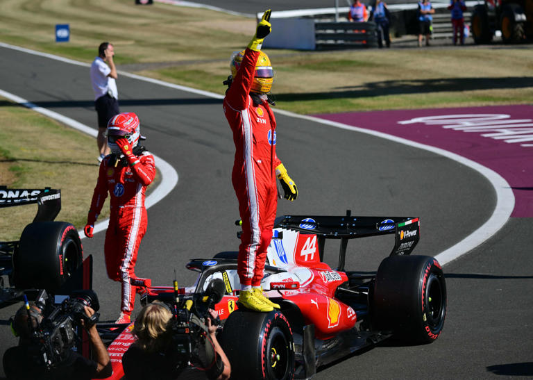 Ferrari, Leclerc battuto ancora da un super-Hamilton: «Non riesco a guidare come lui, sono indietro su tutto»