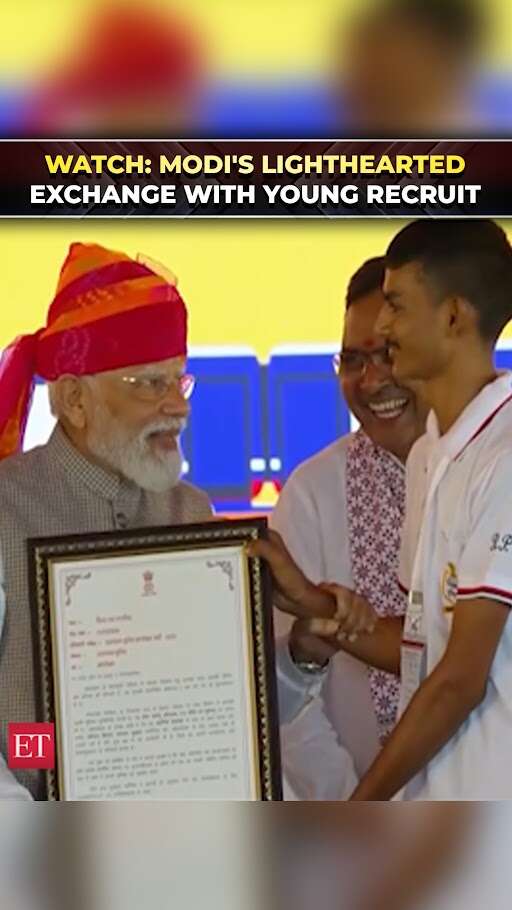 PM Modi’s candid moment with young recruit during appointment letter ...