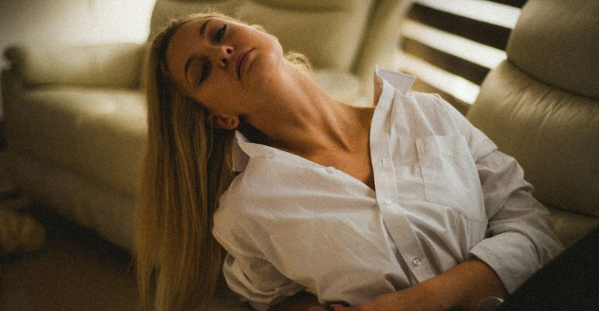 14 physical red flags that loneliness is affecting your mind