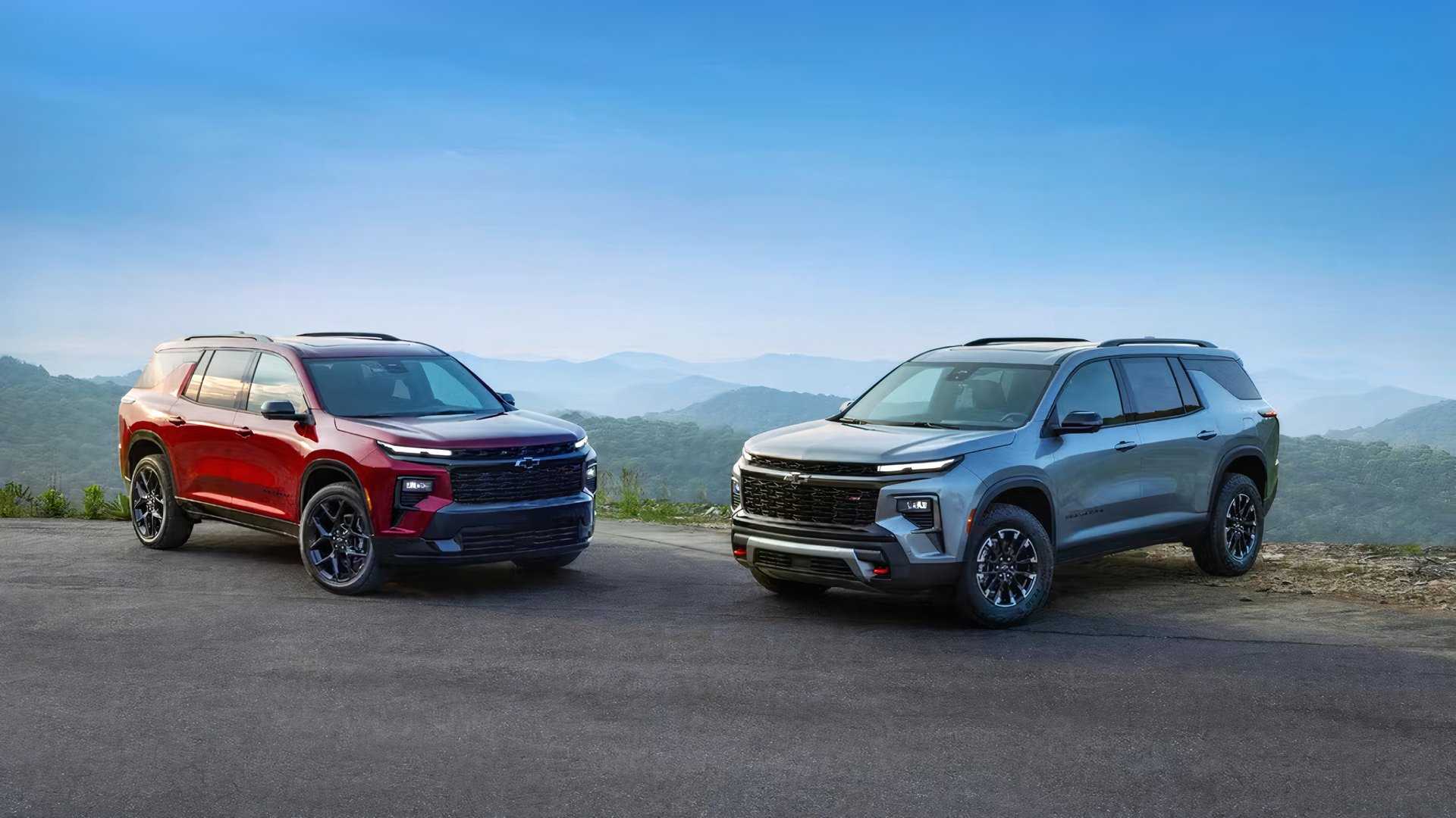 Front 3/4 shot of 2026 Chevrolet Traverse lineup parked