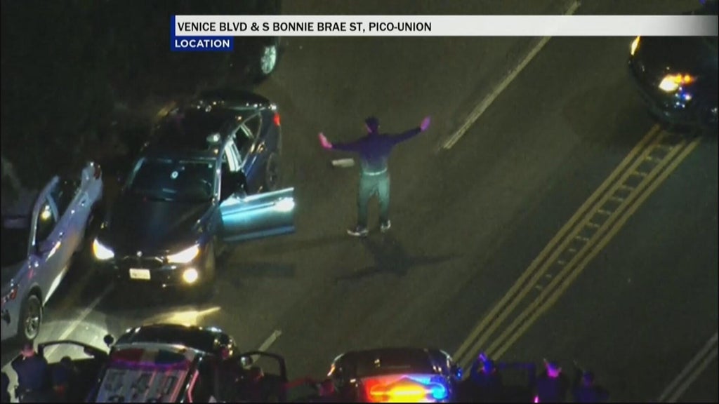 Robbery suspect pretends to surrender before leading LAPD on pursuit