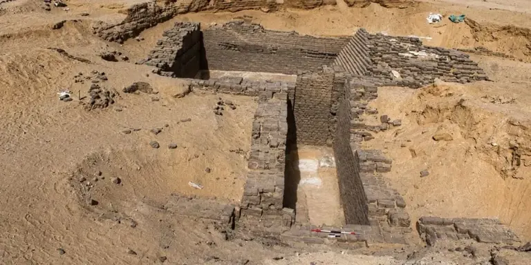 Ancient tombs may reveal missing link in pyramid architecture