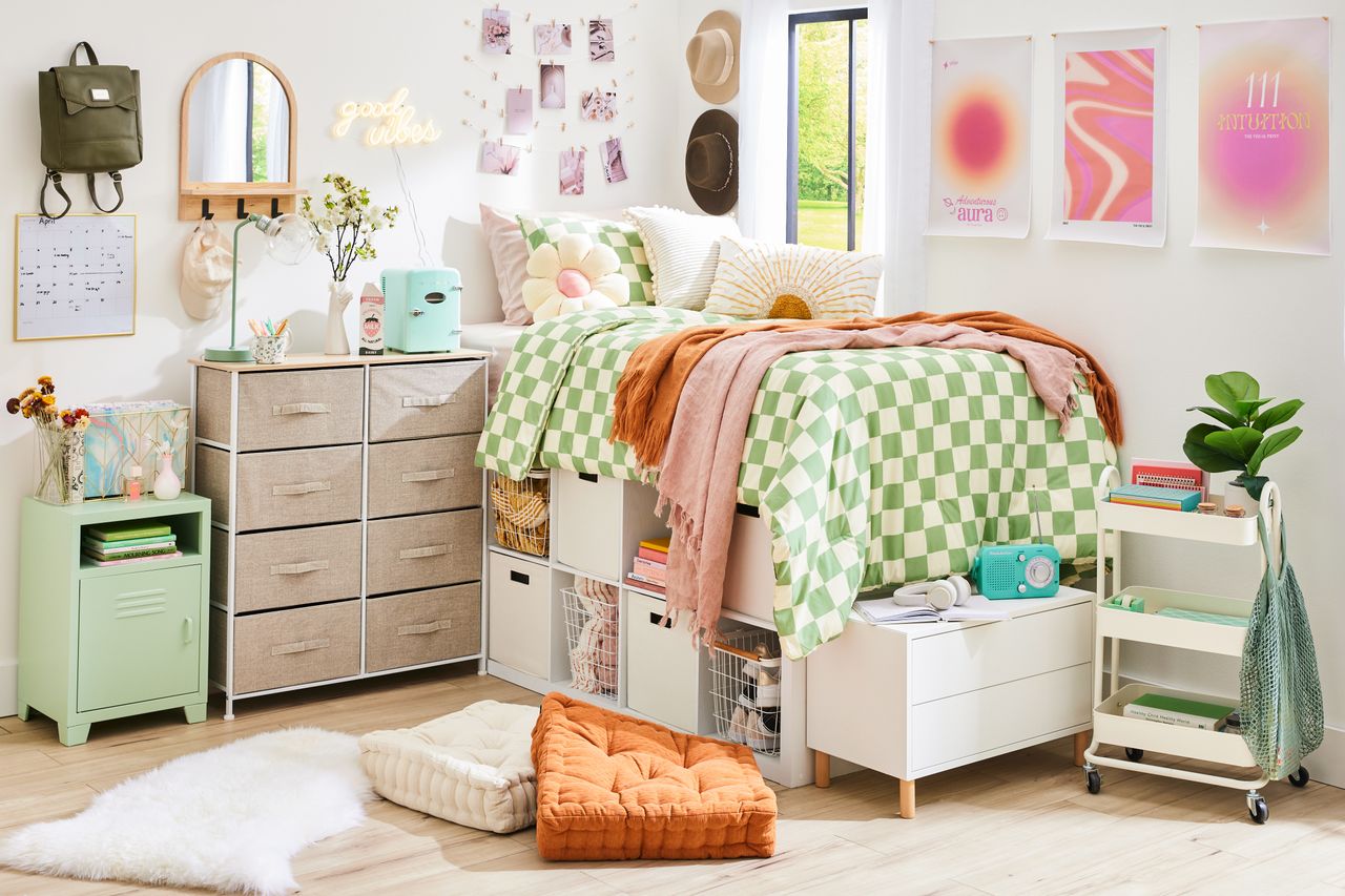 Organized but stylish dorm room