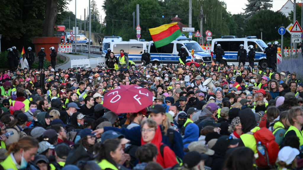 Decenas de miles de personas en Alemania protestan contra el congreso ...