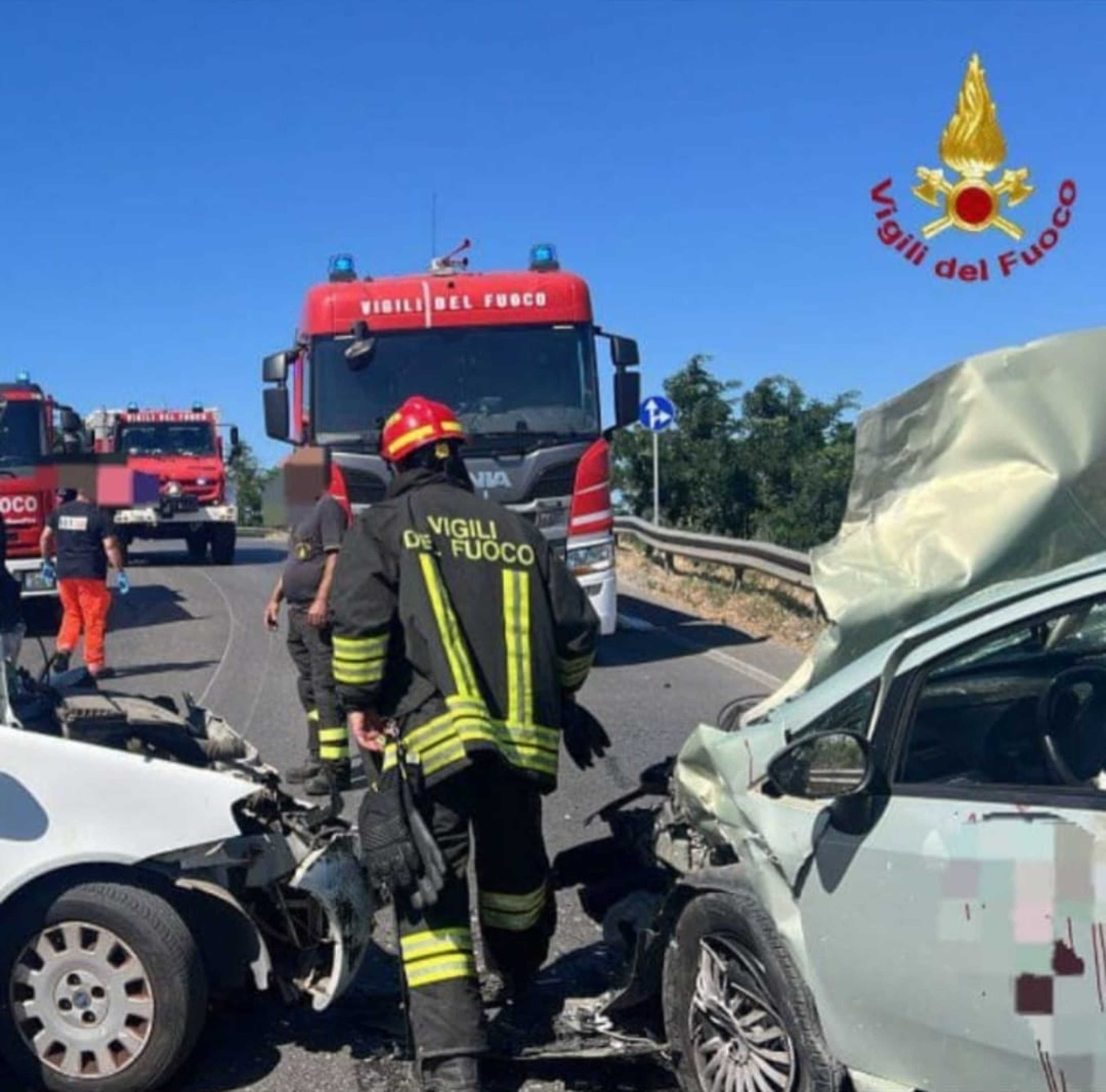 Scontro frontale nel Brindisino, muore una donna di 83 anni
