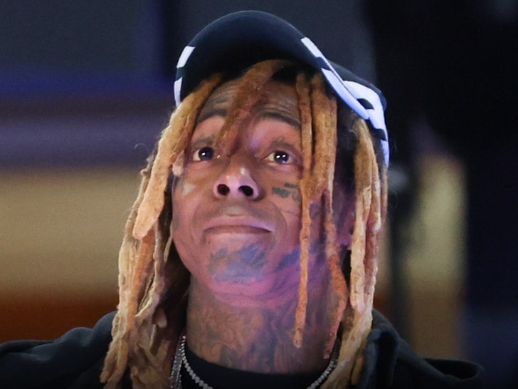 Lil Wayne slammed for two-hour delay at New Hampshire show
