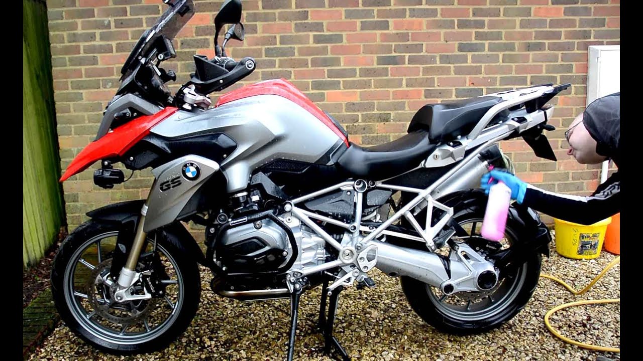 How to clean a motorcycle