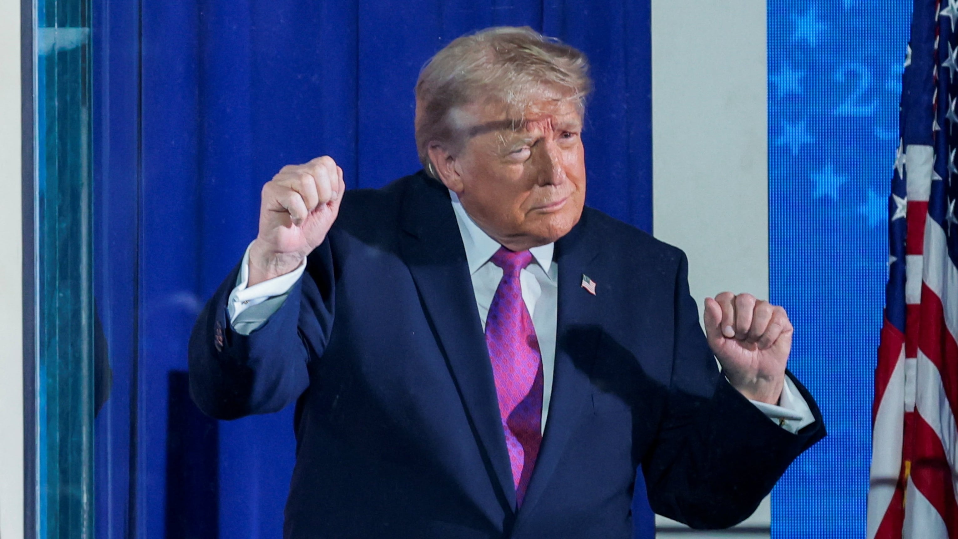 Trump served Mount Rushmore cookies with his face aboard Air Force One