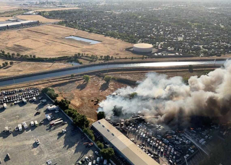 Firefighters stop Rancho Cordova wrecking yard fire after up to 100 ...