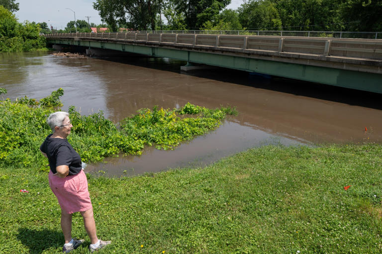 Flood warnings extended in central Iowa through Sunday morning