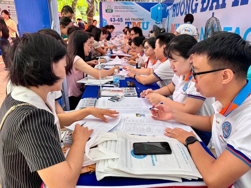Điểm chuẩn Trường Đại học Thương mại năm 2026 dự kiến giảm 1-3 điểm