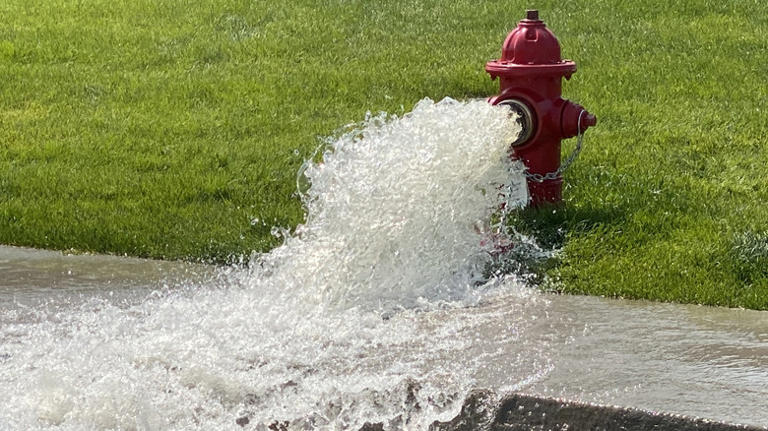 What is minimum pressure required for fire hydrant?