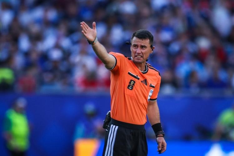 coupe-du-monde-qui-est-ilgiz-tantashev-l-arbitre-de-france-paraguay