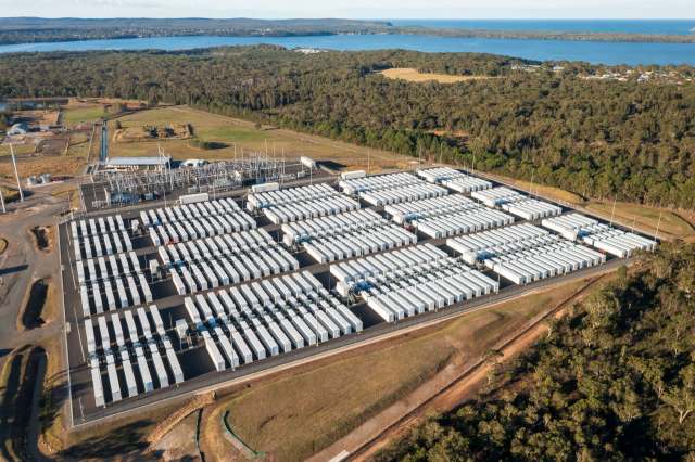 Australia's giant batteries are flattening the notorious 'duck curve ...