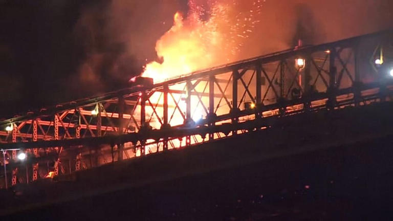 Incendio en el Puente de Brooklyn durante las celebraciones del 4 de julio del 250 aniversario AP Photo