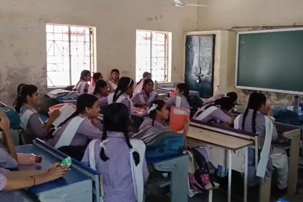 No fans, no electricity: Delhi govt school students forced to study in scorching heat | Video