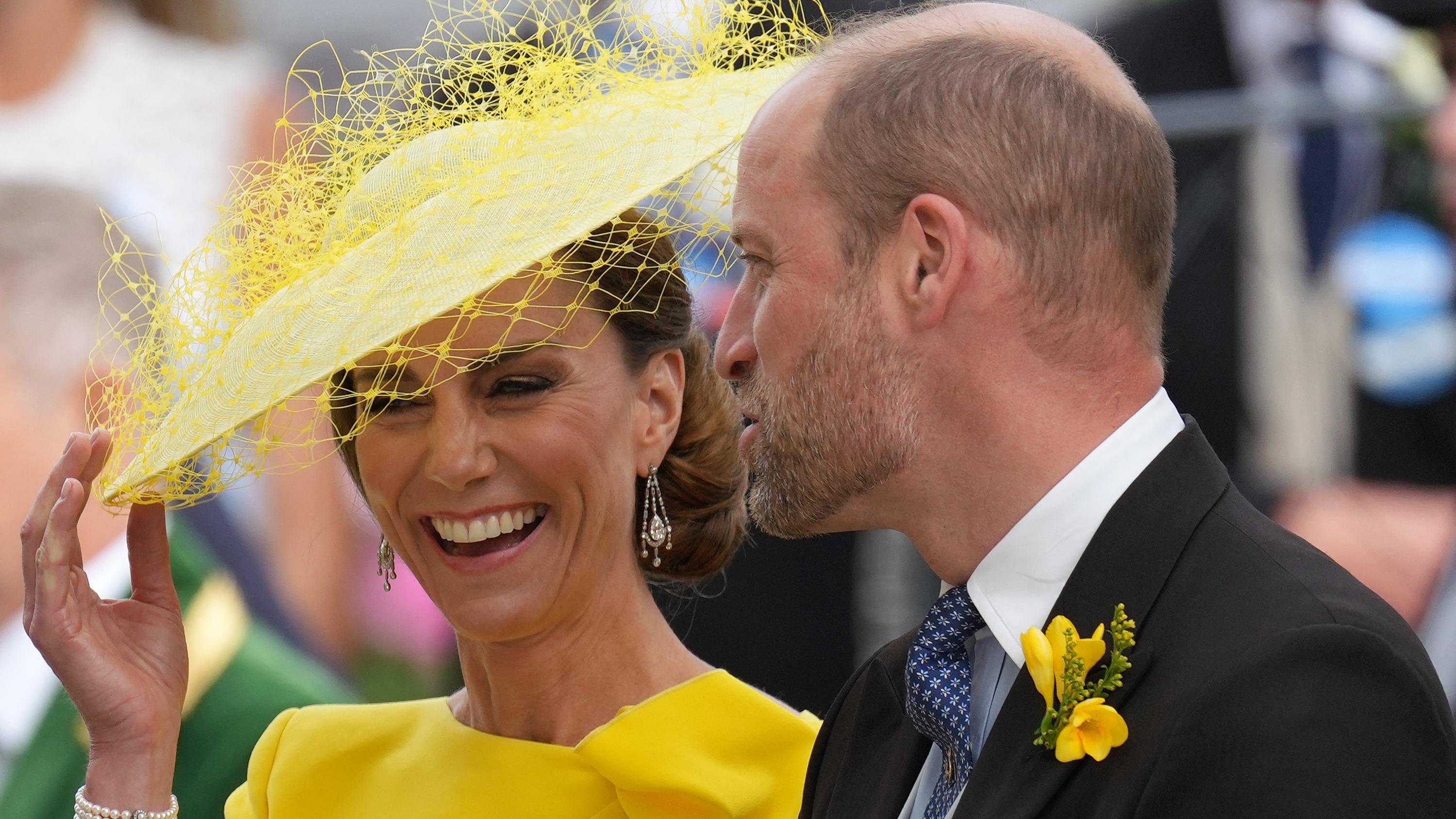 Une nouvelle idylle royale! Kate et William en Cupidon, leurs anciens assistants en ménage
