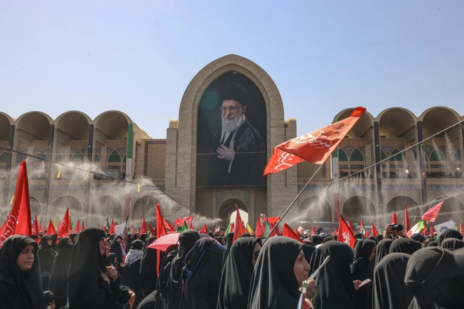 Iran gửi đi thông điệp gì từ lễ tang cố lãnh tụ tối cao Ali Khamenei?