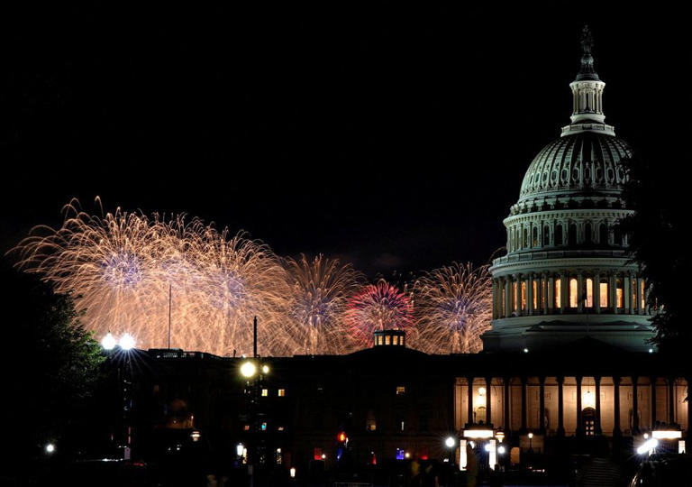 Washington DC stunned by 'largest fireworks show in history' for ...