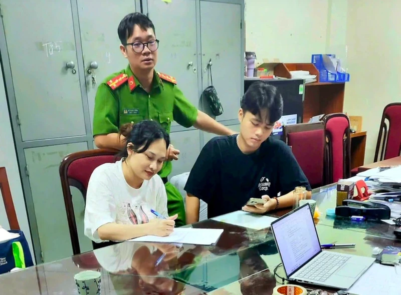 Vợ cũ của Mr Hunter khai về nguồn gốc 143 miếng vàng bị cảnh sát thu giữ
