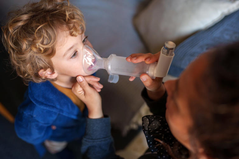 There's a right way to use an inhaler. What experts recommend