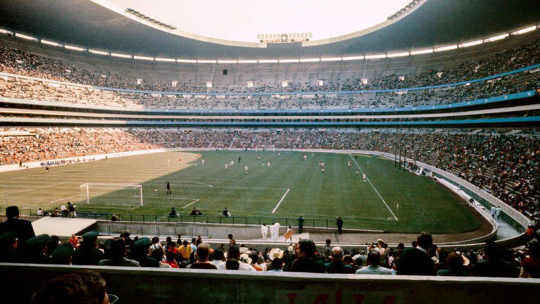 England enter the Azteca - where football kings are crowned