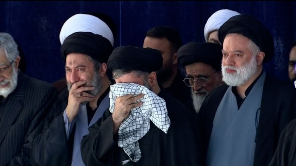 Lãnh tụ tối cao Iran không xuất hiện tại lễ tang cha