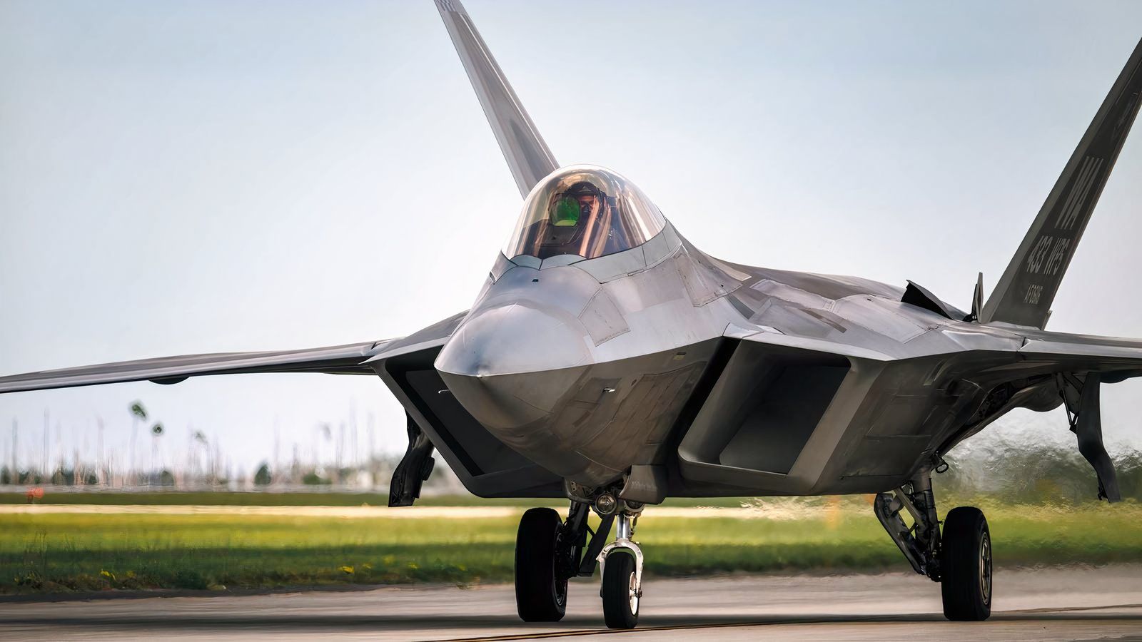 How Many Miles Per Gallon Does An F-22 Raptor Actually Get In Supercruise?