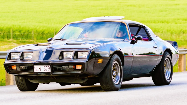 all-about-the-engines-that-powered-the-1979-pontiac-firebird