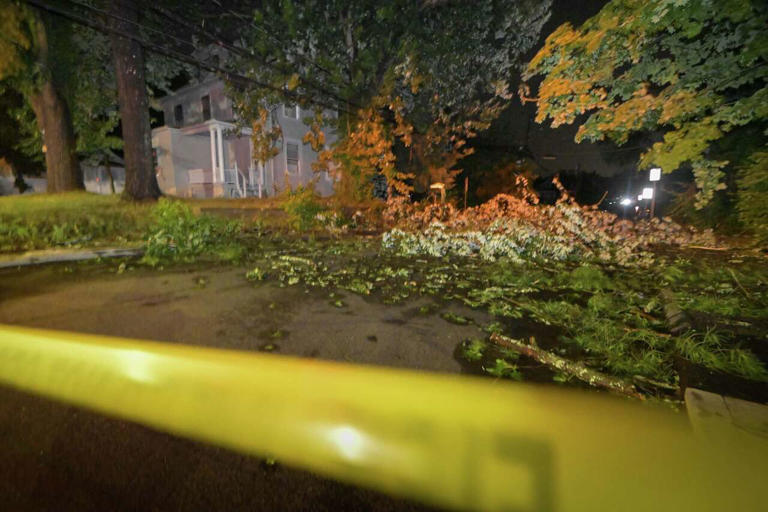 Thousands of Connecticut power outages remain Monday after Fourth of ...