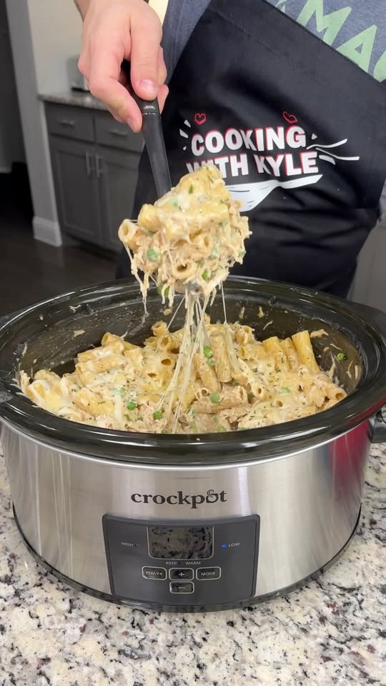 This crockpot chicken pasta looks dangerously easy