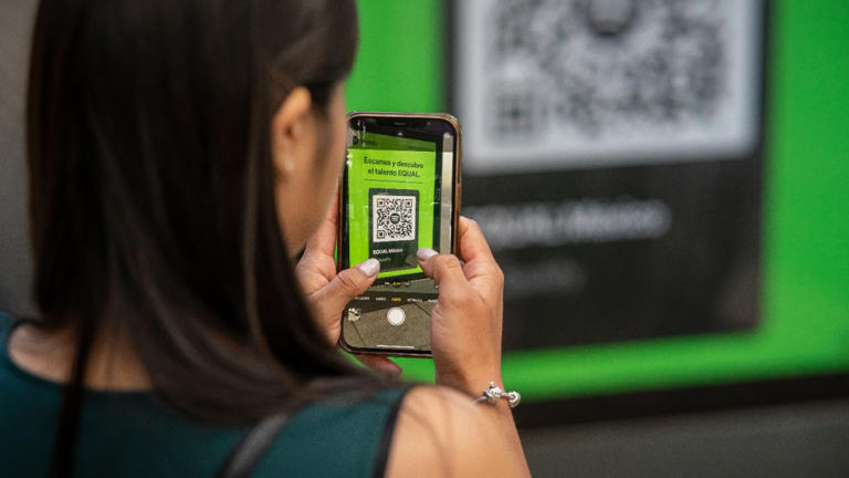A QR-code text demanding you 'pay the fine now' is the scam feds want ...