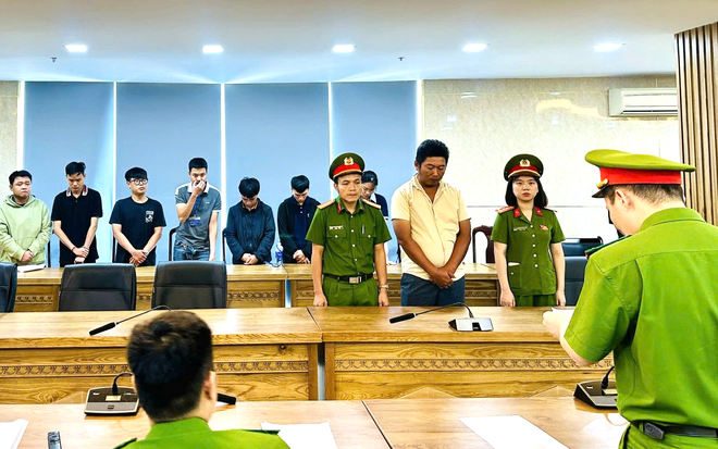 Đường dây rửa tiền quy mô 67.000 tỉ đồng: Khởi tố thêm 2 nhân viên ngân hàng
