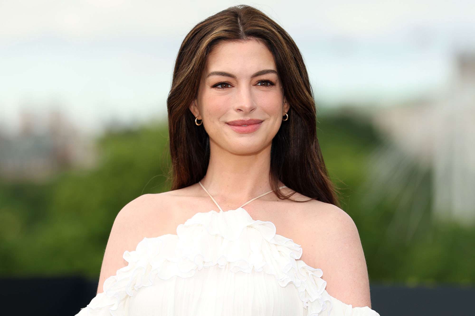 Anne Hathaway reveals she’s allergic to this movie theater staple snack: ‘It’s really sad’